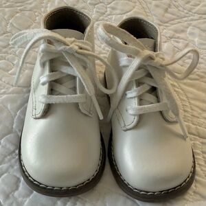 FootMates White Baby Walker Shoes size 4